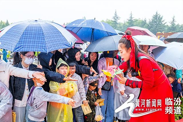 国庆假期 洪洞大槐树景区雨中迎客筑牢安全、服务防线