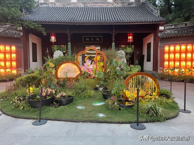 杭州千年古祠终于夜间开放，独特光影与节目，让秋日欢乐加倍！