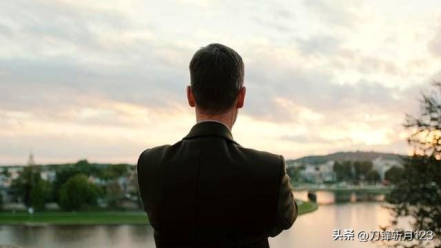 父亲进ICU40多天终于去世后，我才明白：好死不如赖活着，是错的