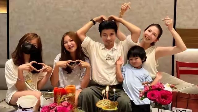 蔡少芬全家福照，两个女儿成了最大的亮点	，已是亭亭玉立美丽动人