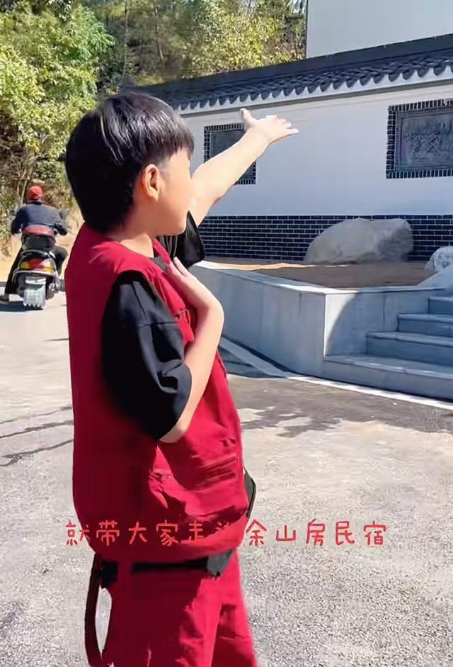 安徽11岁男孩王志梁去世，父亲抱回家不放手，死因曝光网友可惜！