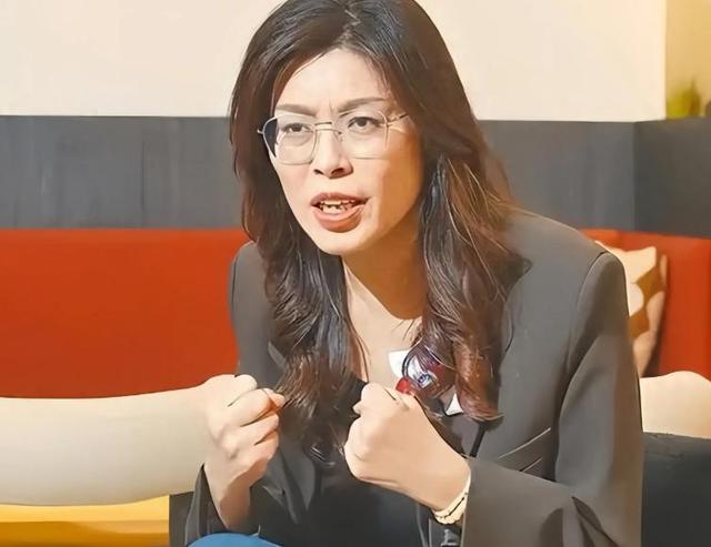 赶在坐飞机来陆前，郑丽文率先发出邀请，解放军轰6K飞抵台岛周边