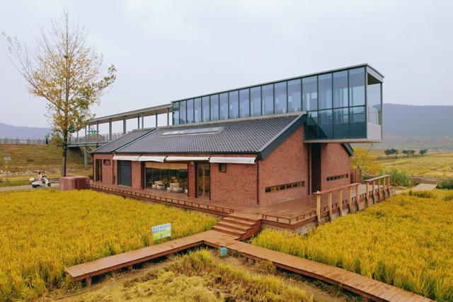 宿州有一座稻田图书馆，远离闹市，环境优美，成为了一处文化地标