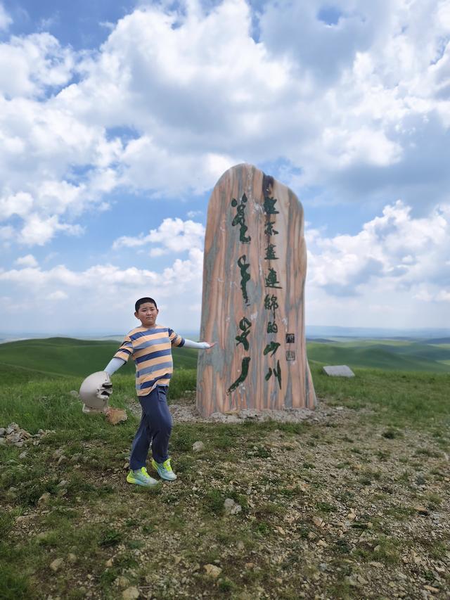 去北极村第四站——东乌。走99号公路我们去爬瞭望山。