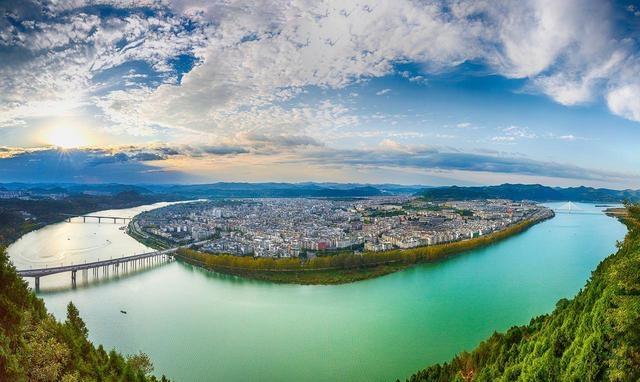 成都人，去了阆中跟南部，直言不讳：阆中跟南部天差地别