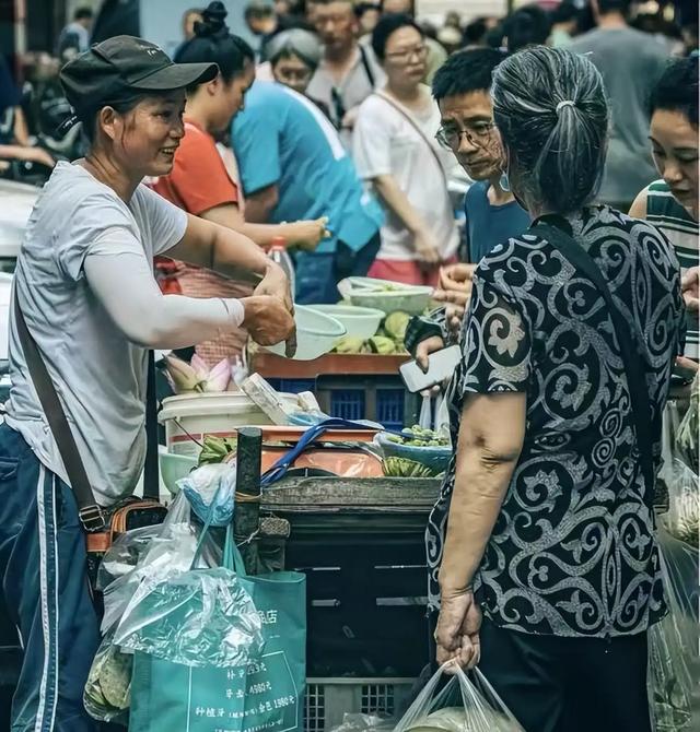 浙江女子家中现金成难题！重达四吨无处放，网友：能压塌房子