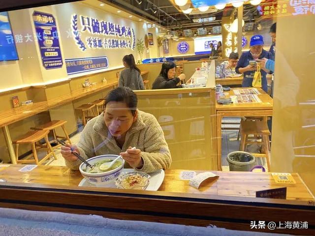 “我去三马路吃个饭”！这句只有上海人懂的“暗号”藏着多少烟火气丨边拍边画