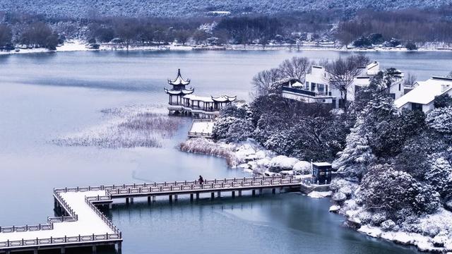 →点开即享，今天云龙湖的雪中仙景，在家就能看！