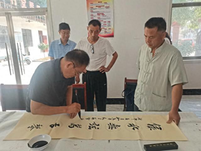 书画名家捐赠墨宝 助力乡村文化建设