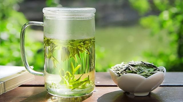 全球都在喝冷水，为什么中国人只对热水情有独钟？原因太心酸！