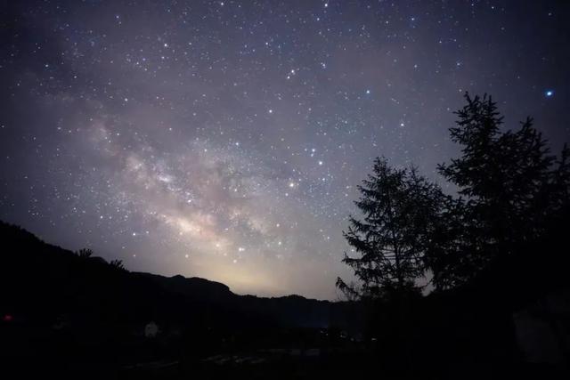 凉爽新大陆！成都出发高铁2.5h抵拢18℃的古韵之城，风景堪比阿勒泰，美食多到吃不完！