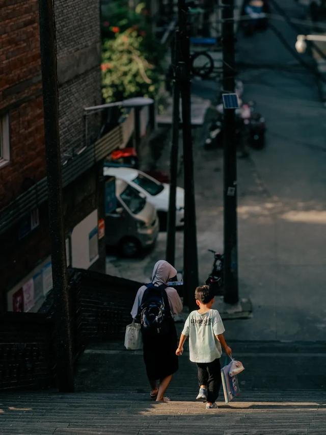 去了四川小香港，走高圆圆的路，被这座老城甜到了