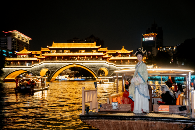 月满锦江夜未央 夜游锦江双节文化盛典点亮蓉城夜色