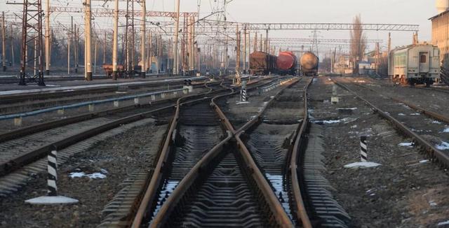 乌军新战术让俄军破防？敌后联动游击队，直刺导弹系统“心脏”！