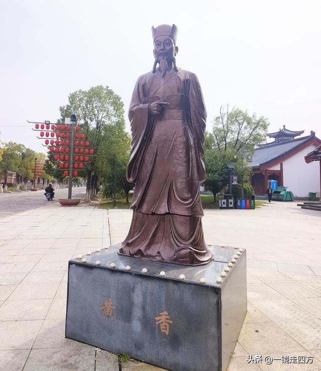 在“天仙配”传说的故事发生地孝感，建有一座“凤凰天仙城”