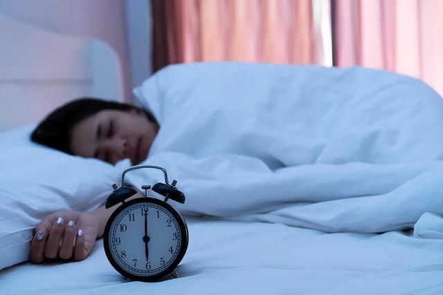 早上七点起床错了？医生建议：过了60岁，起床要尽量做到这5点