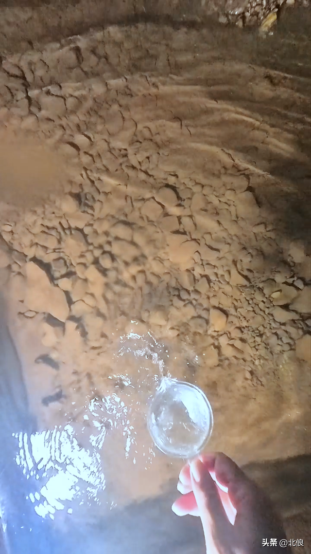 岸底村山洞水源污染究竟源于何处？曾经清澈的泉水只存于回忆中
