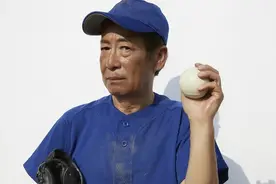 大爷不满瓷器专家鉴定结果，现场发火，场面十分火爆！图片