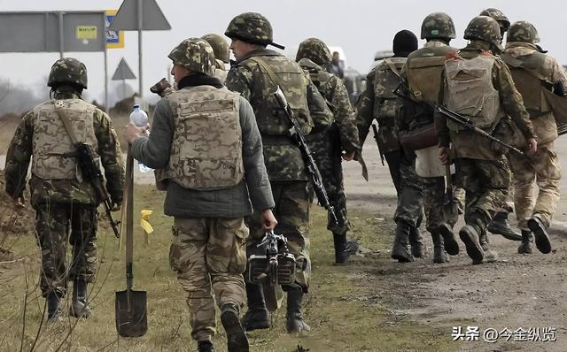 红军城告急！西方援助"断供"、内鬼窃国，泽连斯基真能撑过这寒冬