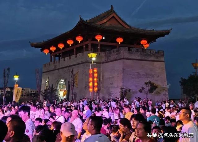 文化为翼：历史街区与文创空间的夜间绽放