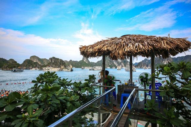 越南下龙湾，风景秀丽