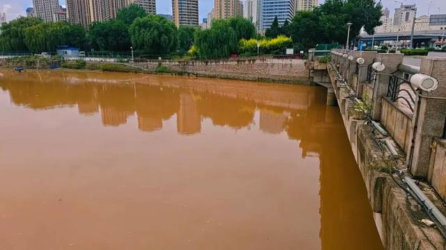 一场大雨后，秦皇岛汤河变成这样...