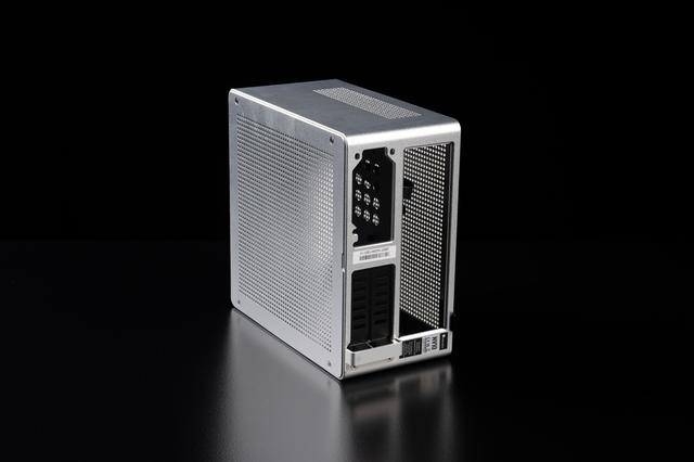 英特尔酷睿Ultra5 230F+铭瑄挑战者H810ITX+乔思伯NV10装机分享！