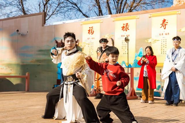 赏花灯，庆佳节！乐海神话世界华灯初上，动物王国喜气满满