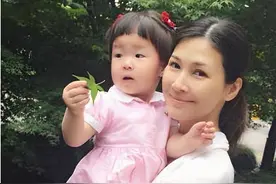 演员童蕾：45岁优雅漂亮，女儿乖巧又可爱，如今幸福背后也有心酸图片