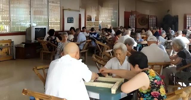 中国将迎人口死亡高峰！22年1041万，23年1100万，去年死亡多少？