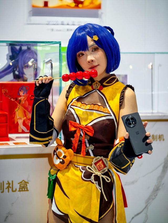 高通掌舵人突袭展台 CJ首日一加三大性能旗舰爆骁龙主题馆
