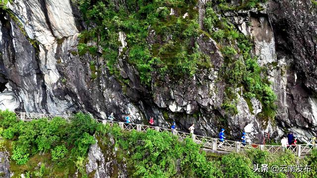 大理苍山国家步道徒步行活动鸣枪出发