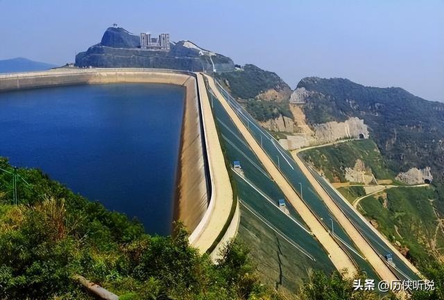 西方专家：看不懂中国，建造的发电站，每消耗100度，才发80度电