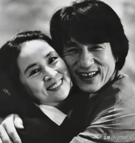 善恶终有报，把儿子养废，任由私生女拾荒的成龙，终为荒唐买单