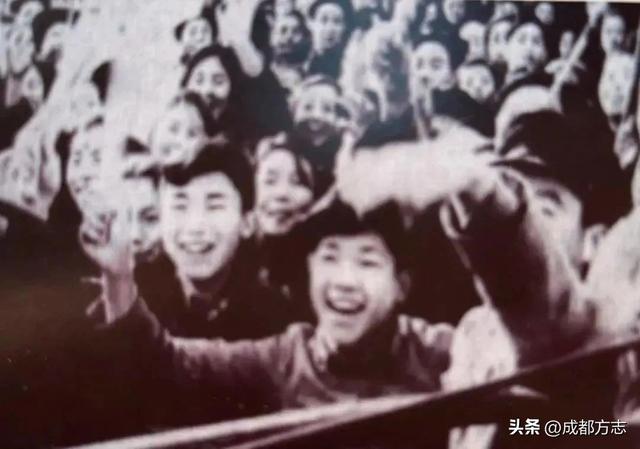来来来！看哈成都一环路有哪些文化IP →
