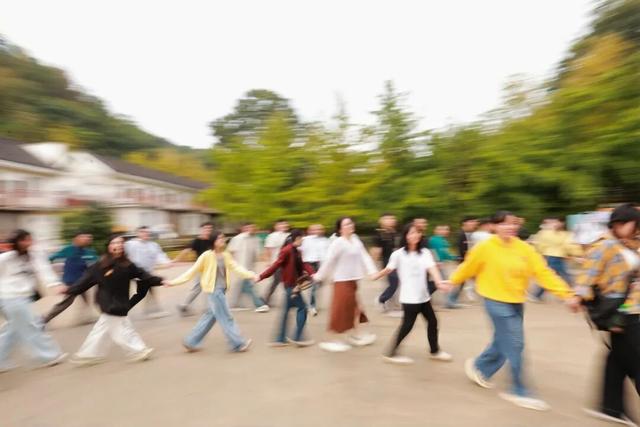 300人银杏下相约！韶关这场“交友局”真甜