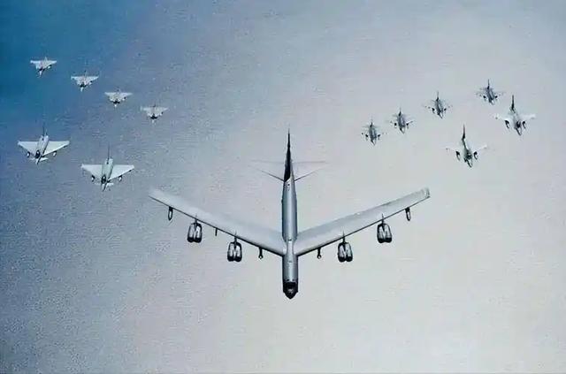 无风不起浪!B-52携神秘挂载低空亮相,推迟一年的LRSO原型曝光?