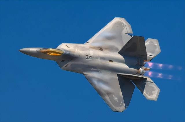 1 对 2 完胜！歼 16 桶滚锁定 F22，体系战 “魔鬼细节” 全曝光