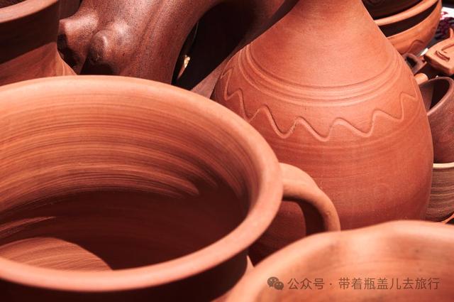 四川南部小城，与网红荣昌一字之差，为何游客都往隔壁邻居家跑？