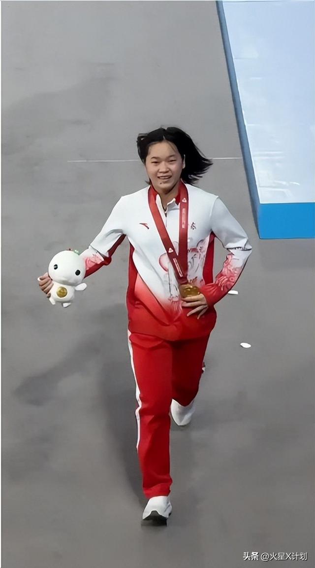 王伟莹终于坦白！难怪全红婵会退出个人赛，樊振东一个字都没说错