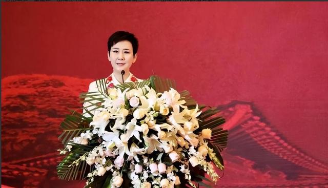 李鹏总理与女儿在一起的罕见留影，笑容灿烂喜笑颜开，温暖又温馨