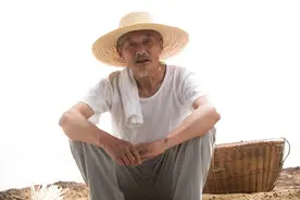 我77岁，经历过二婚和三婚之后坦白说：二婚找老伴，真的要看运气图片