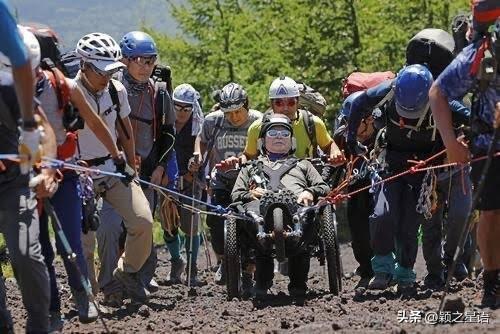 富士山和珠穆朗玛峰，年龄最大的登顶者，为啥都是日本人