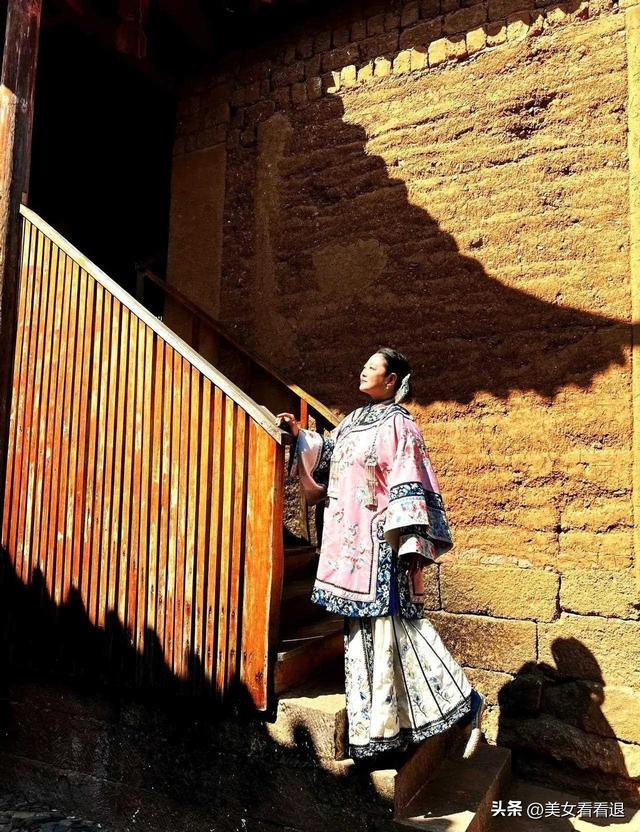 她曾是最美农村妇女演员 40多演少女 如今不拍戏，云南旅游成胖可爱