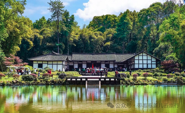 川东最叛逆的市，身属四川却总与重庆“眉来眼去”，网友：在一起