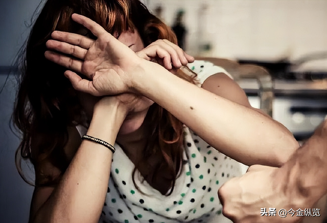 同居即"家庭成员"！她用生命换来法律大招，未领证暴力也能判家暴