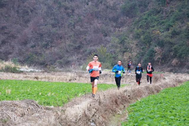 溆浦之约：登山赛为匙，开启丹霞、梯田、古村的诗意之旅