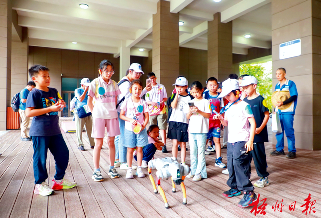 让成长更有“科技范”丨梧州市青少年在暑假研学中感受前沿触摸未来