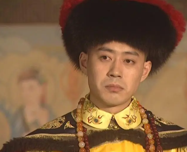 53岁刘钧现状：住北京郊区别墅，一直未婚与小猫作伴	，自己做饭吃