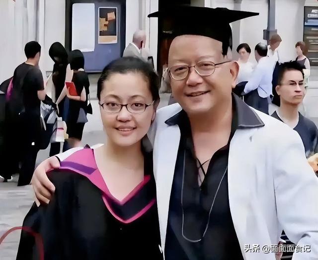 被传卖掉上亿豪宅、移民美国的王刚，如今生活状况却出人意料